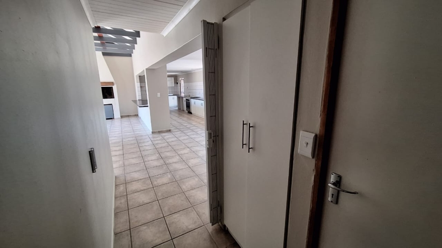 4 Bedroom Property for Sale in Velddrif Western Cape